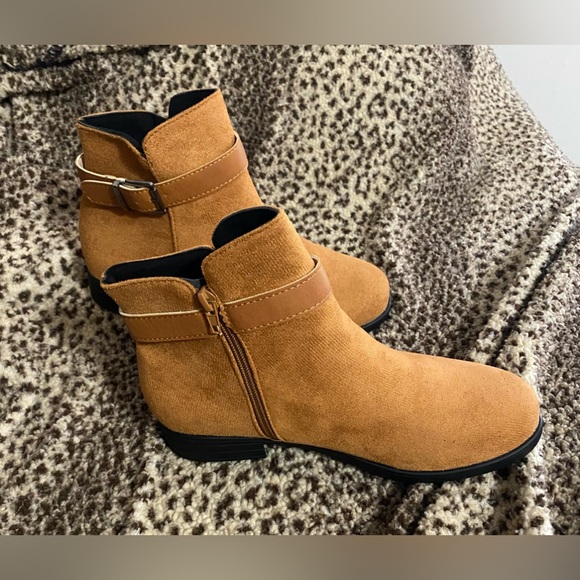 Women’s Round Toe Platform Short Boots, Side Zipper Fashion Boots, Size 6.5. - Picture 5 of 13